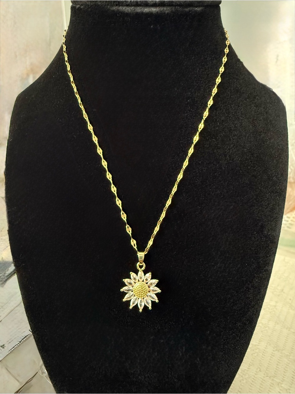 18k Gold plated stainless steel Sunflower Pendant Necklace - Women Jewelry